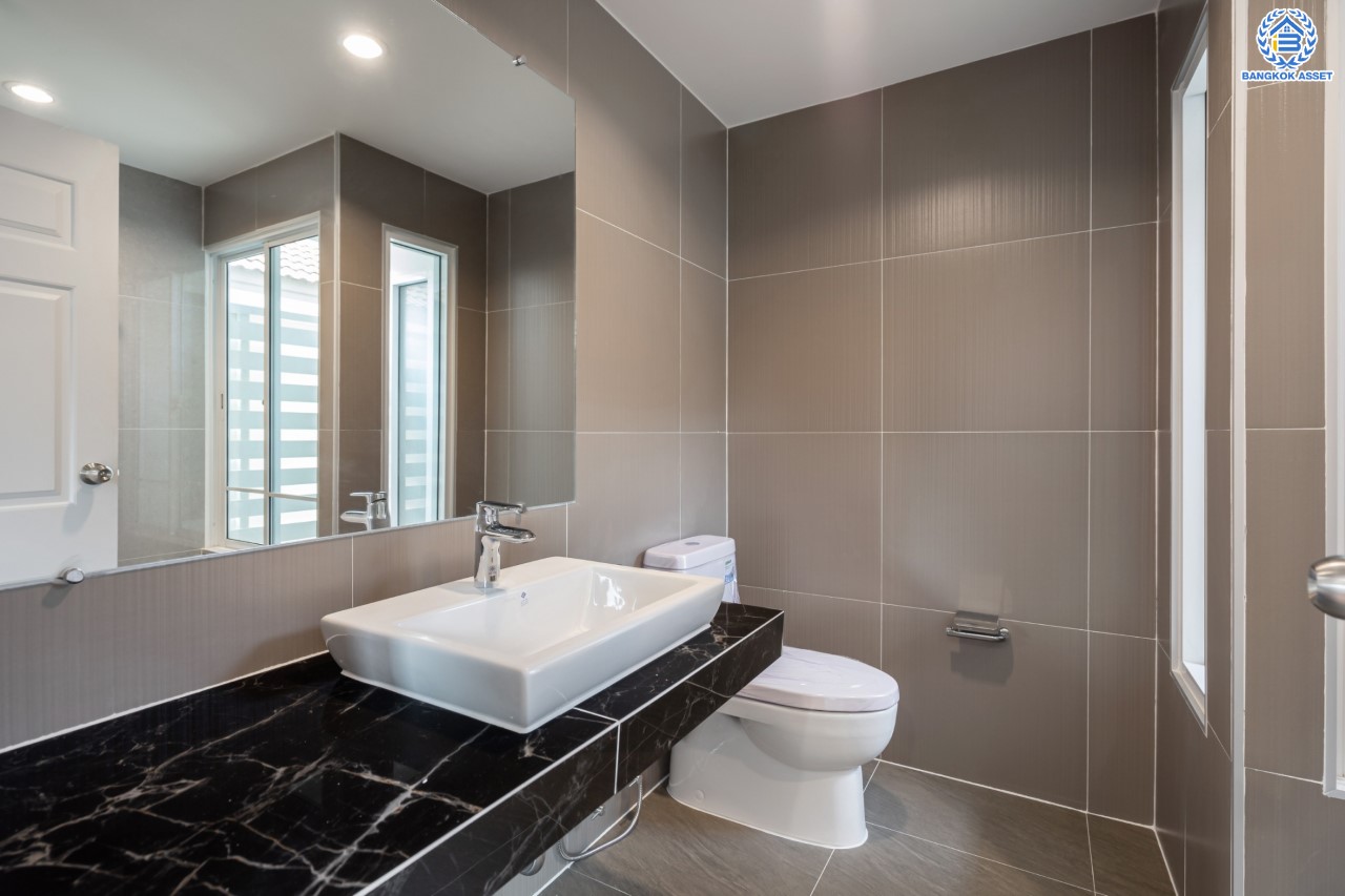 บ้านมือสองตกแต่งใหม่ ม.เดอะแพลนท์ ราชพฤกษ์-พระราม5 หลังมุม! เนื้อที่ 58 ตร.ว. ฟังก์ชัน 3 ห้องนอน 3 ห้องน้ำ จอดรถได้ 2 คัน บนทำเลศักยภาพ เดินทางสะดวก ใกล้วงเวียนพระราม5, The Walk, ทางด่วน ศรีรัช และรถไฟฟ้าสายสีม่วง "สถานีบางรักใหญ่"